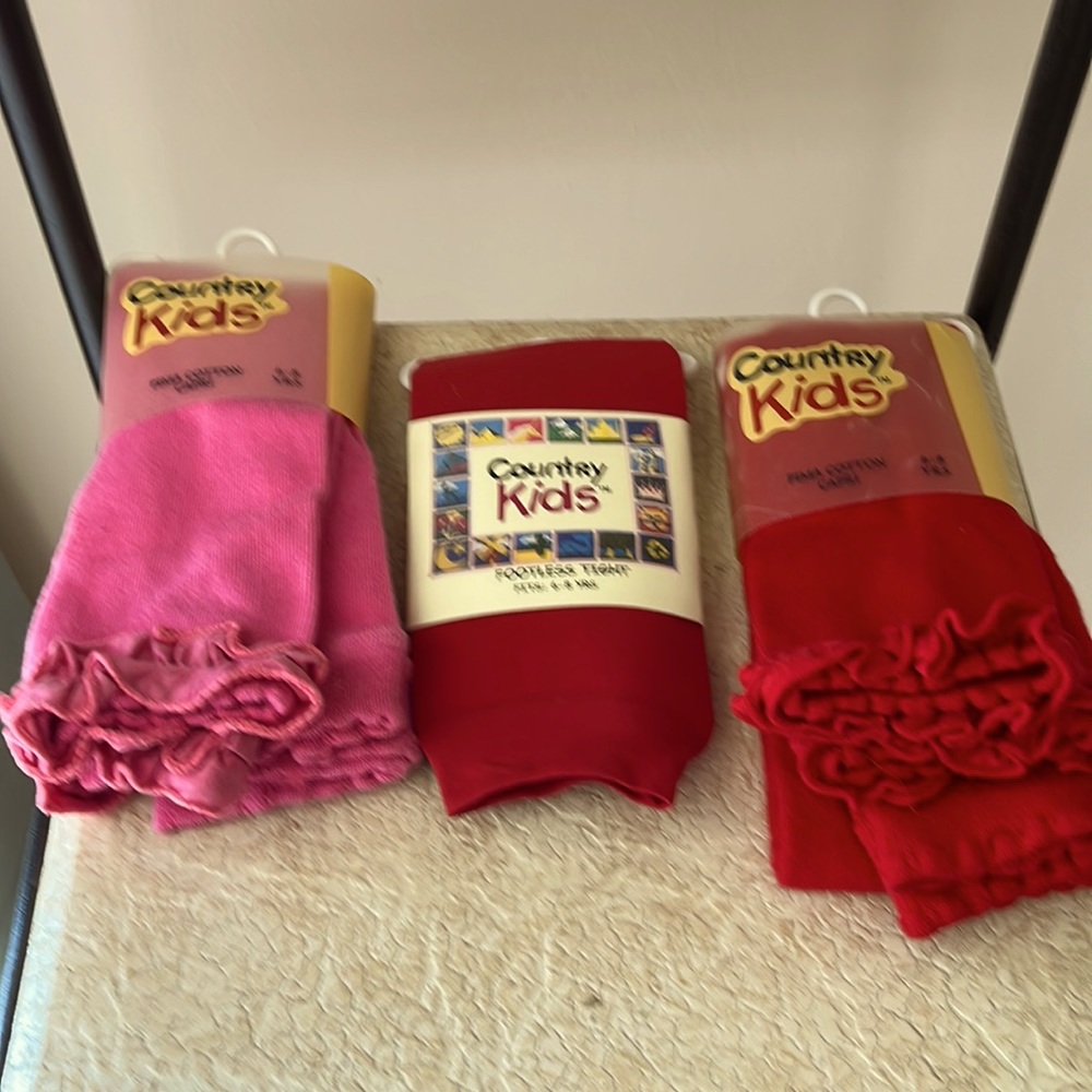Country Kids Footless Capri Tights -3 Pairs. Age 6-8.Two pairs ruffle bottoms